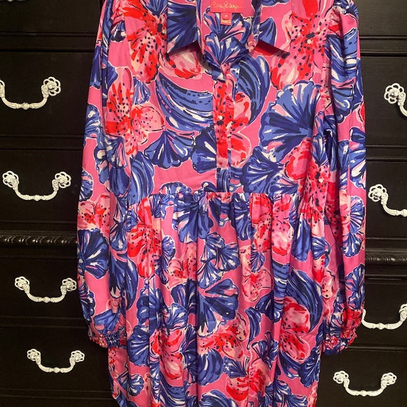 Lilly Pulitzer Dresses & Skirts - Lilly a Pulitzer shell pattern dress in fuchsia